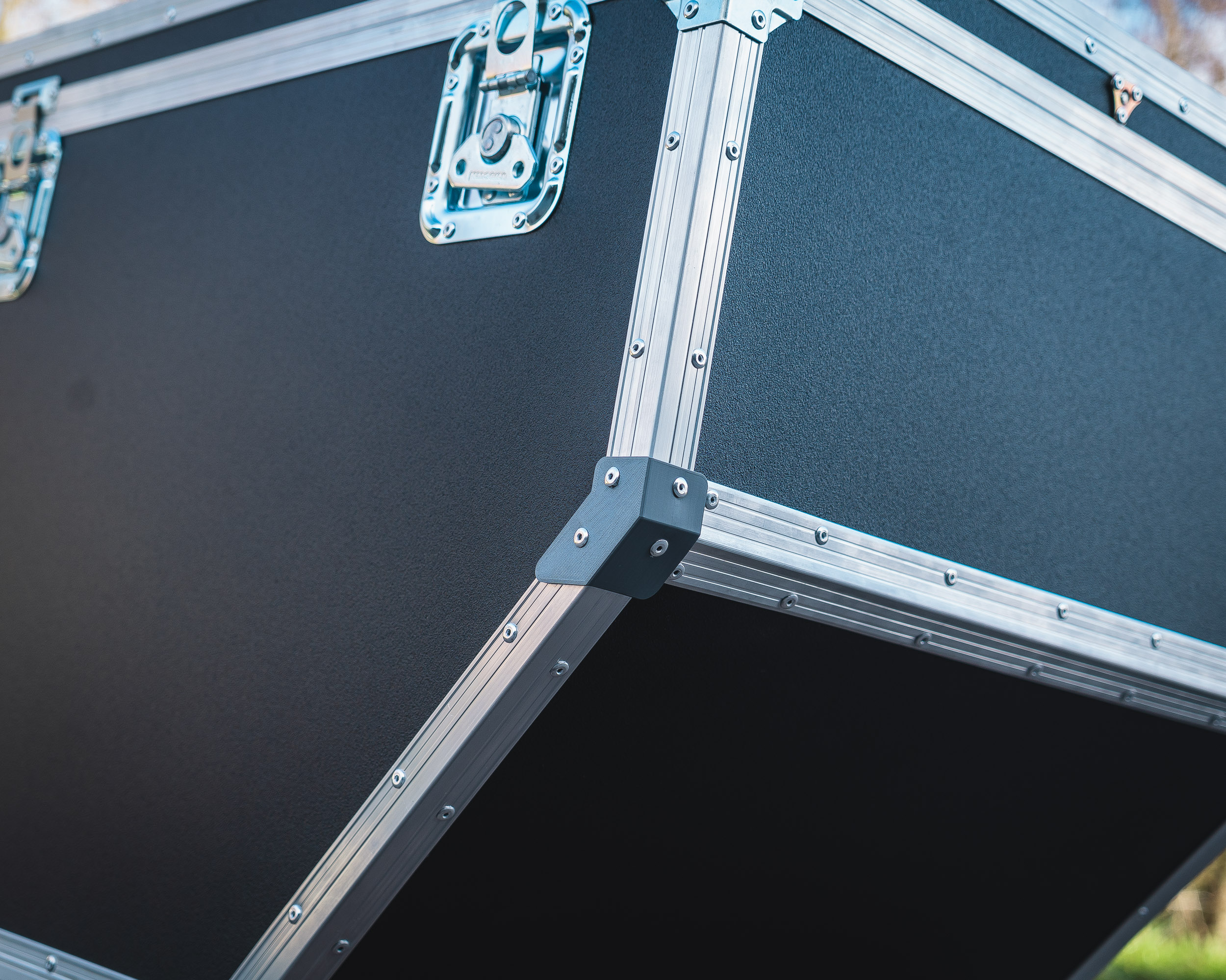 Flight Case Materials: Lightweight Flight Panel